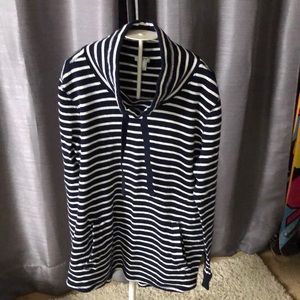 Black and white pullover